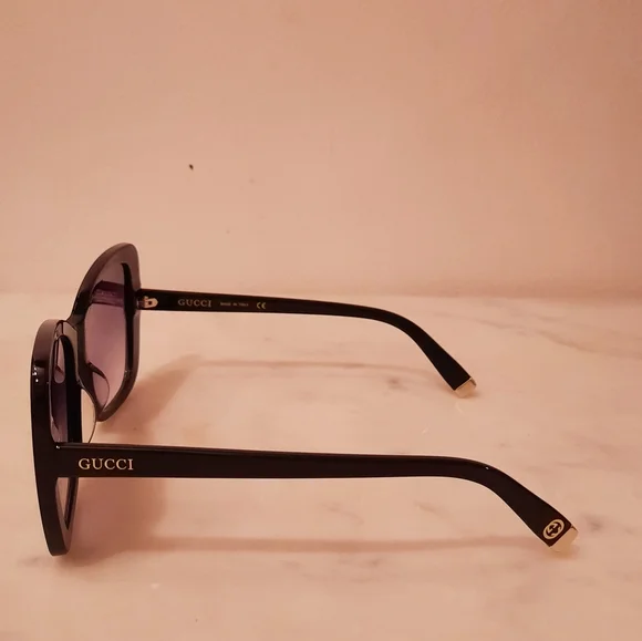 Gucci sun glasses - Picture 2 of 3